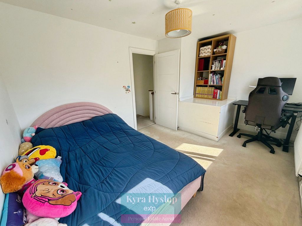 Property photo 3 of 12