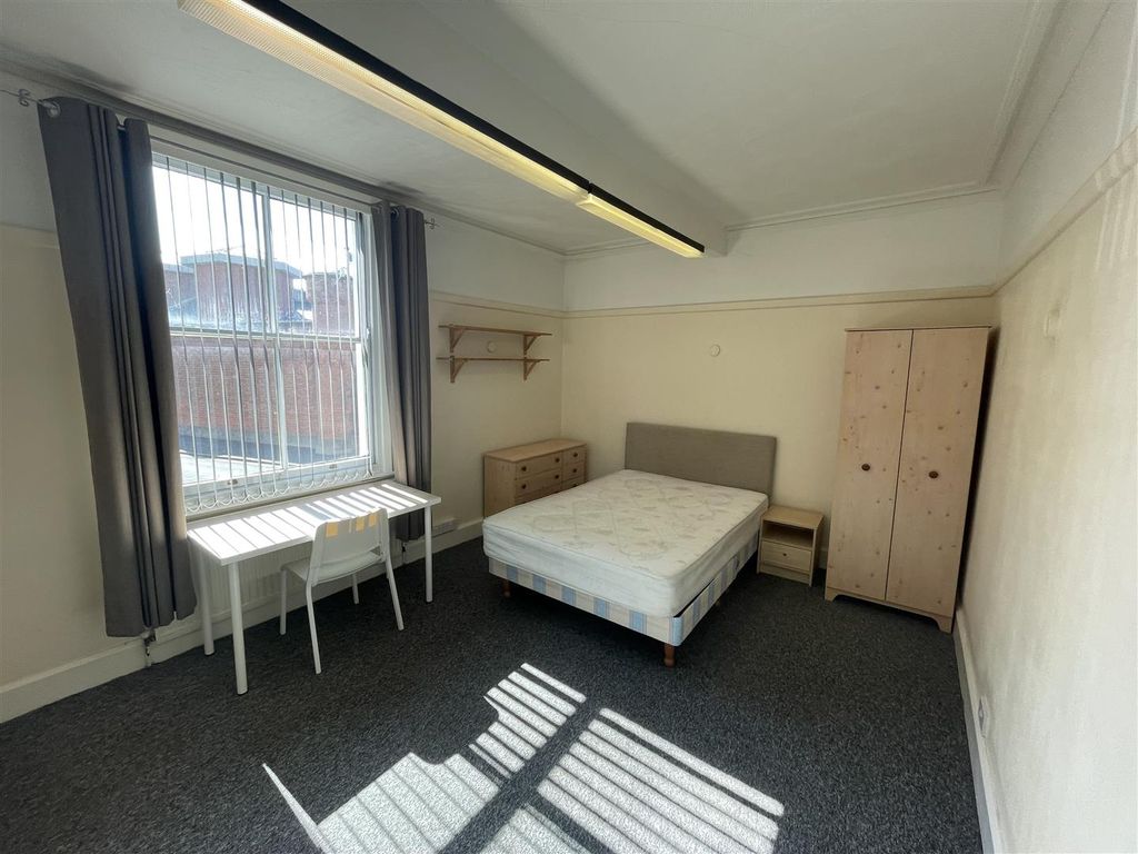 Property photo 1 of 14 Bedroom One