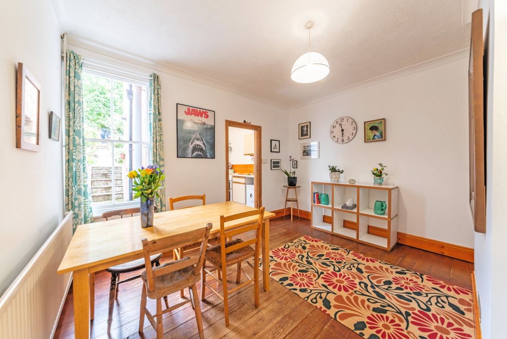 Property photo 2 of 30