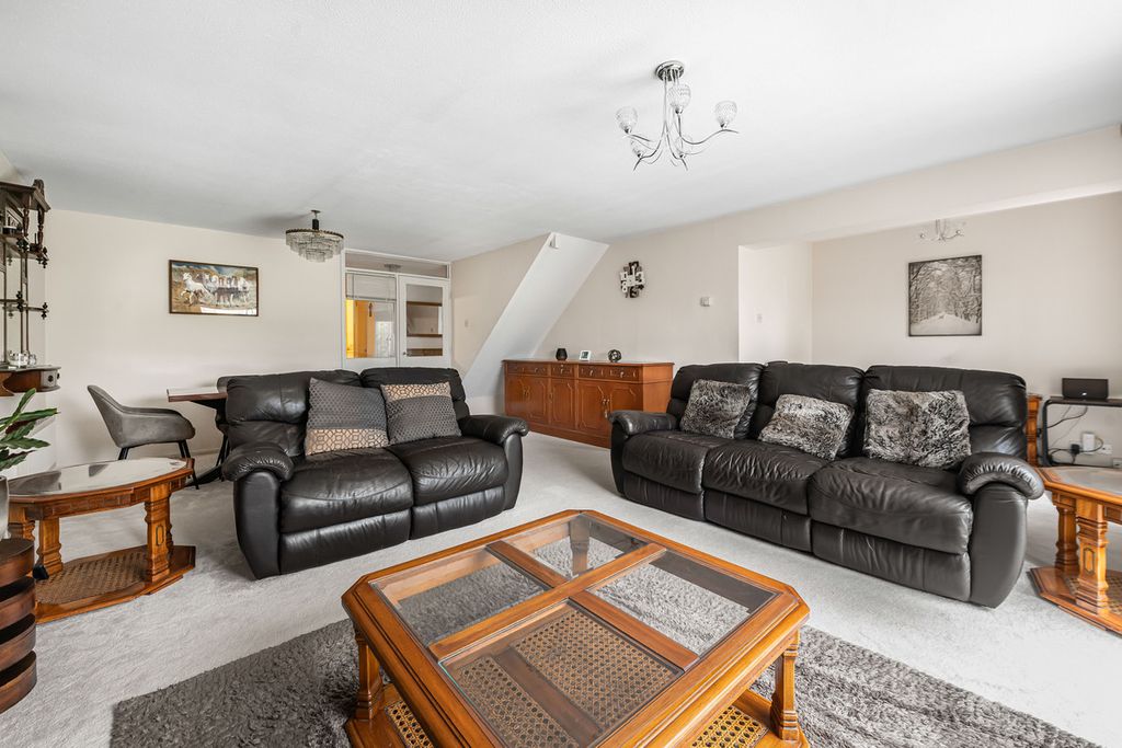 Property photo 2 of 30