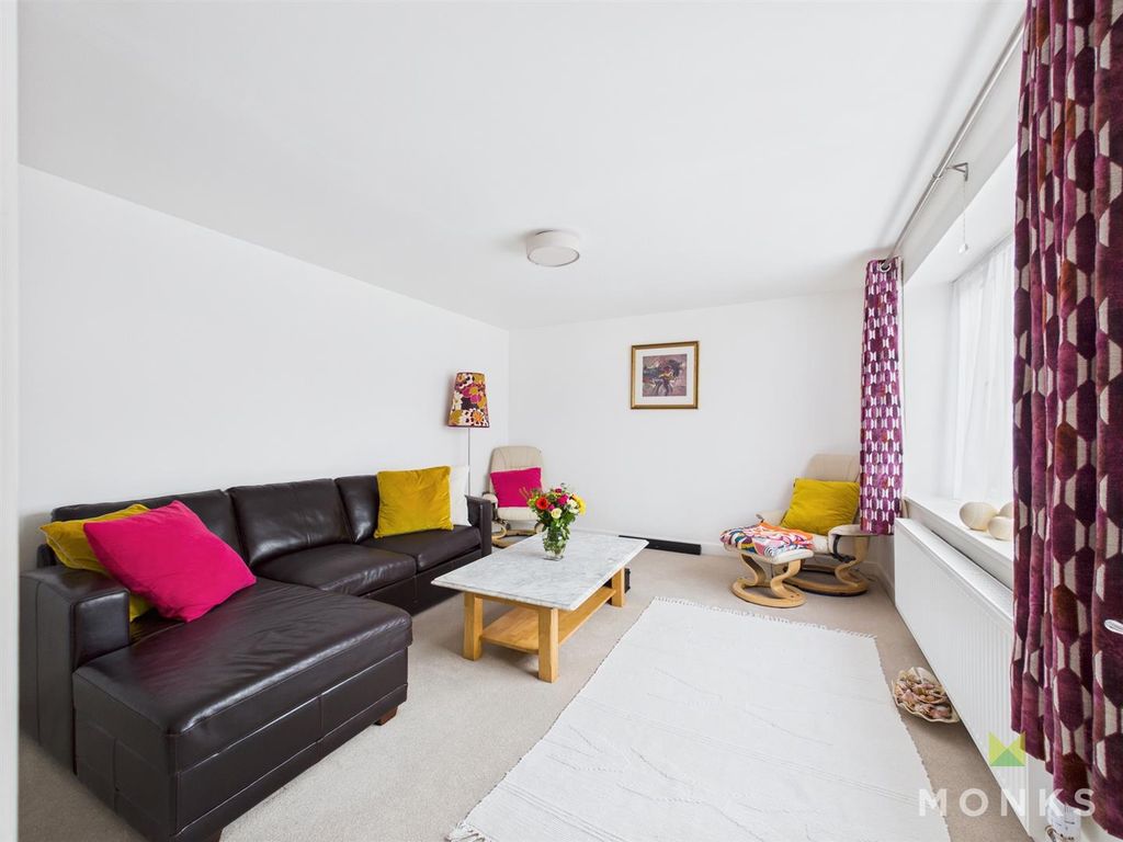 Property photo 2 of 19 Cam01420G0-Pr0812-Still003.Jpg