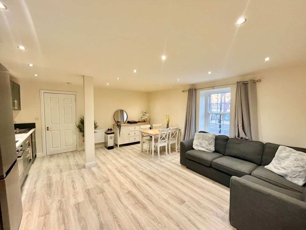 Property photo 1 of 8 Living Room