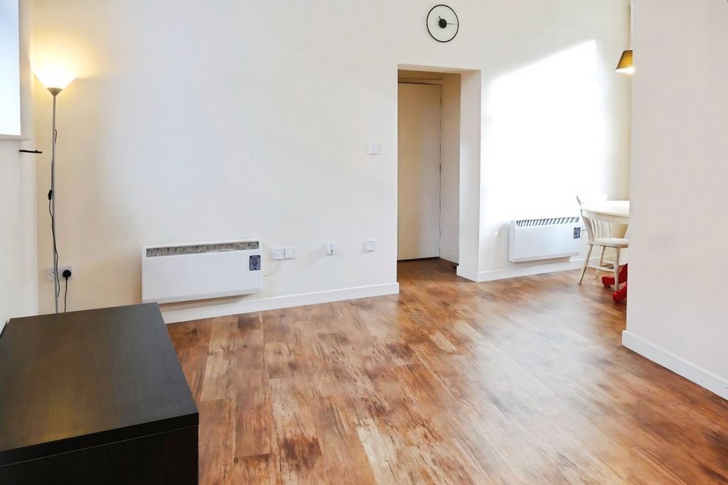 Property photo 3 of 8 Picture No. 16