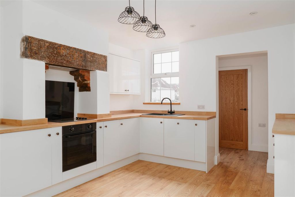 Property photo 3 of 21 Kitchen-6.Jpg