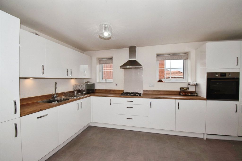 Property photo 3 of 24 Kitchen Diner