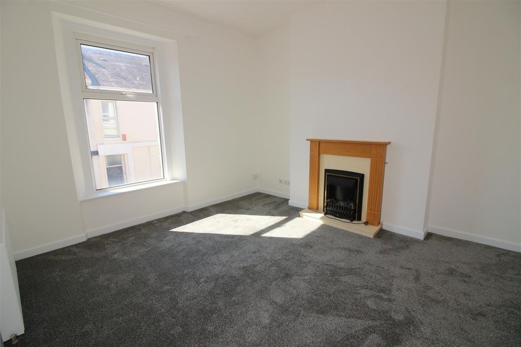 Property photo 2 of 13 Lounge