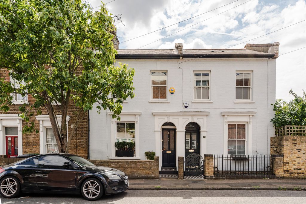 Property photo 2 of 27 301692 - 6 Mona Road-50.Jpeg