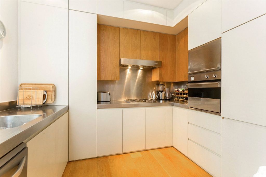 Property photo 3 of 9 Kitchen