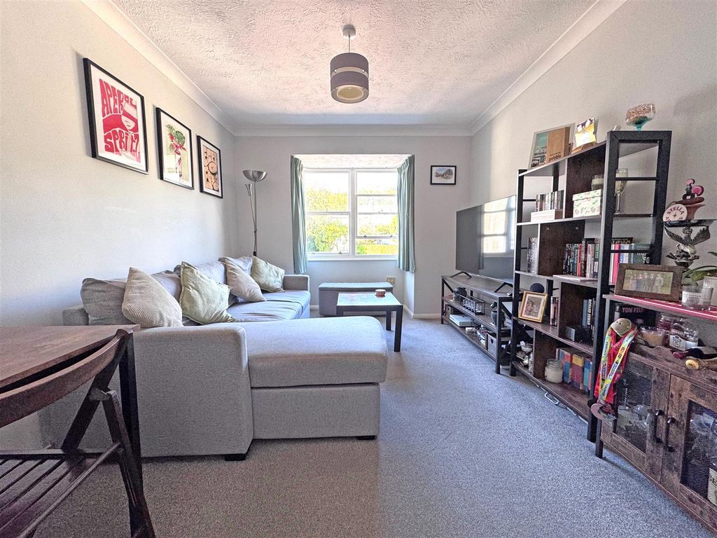 Property photo 2 of 12 8E.Jpg