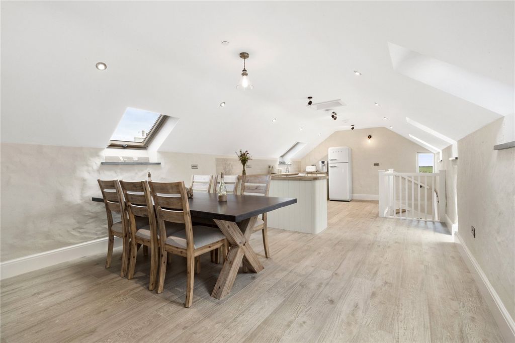 Property photo 3 of 45 Picture No. 10