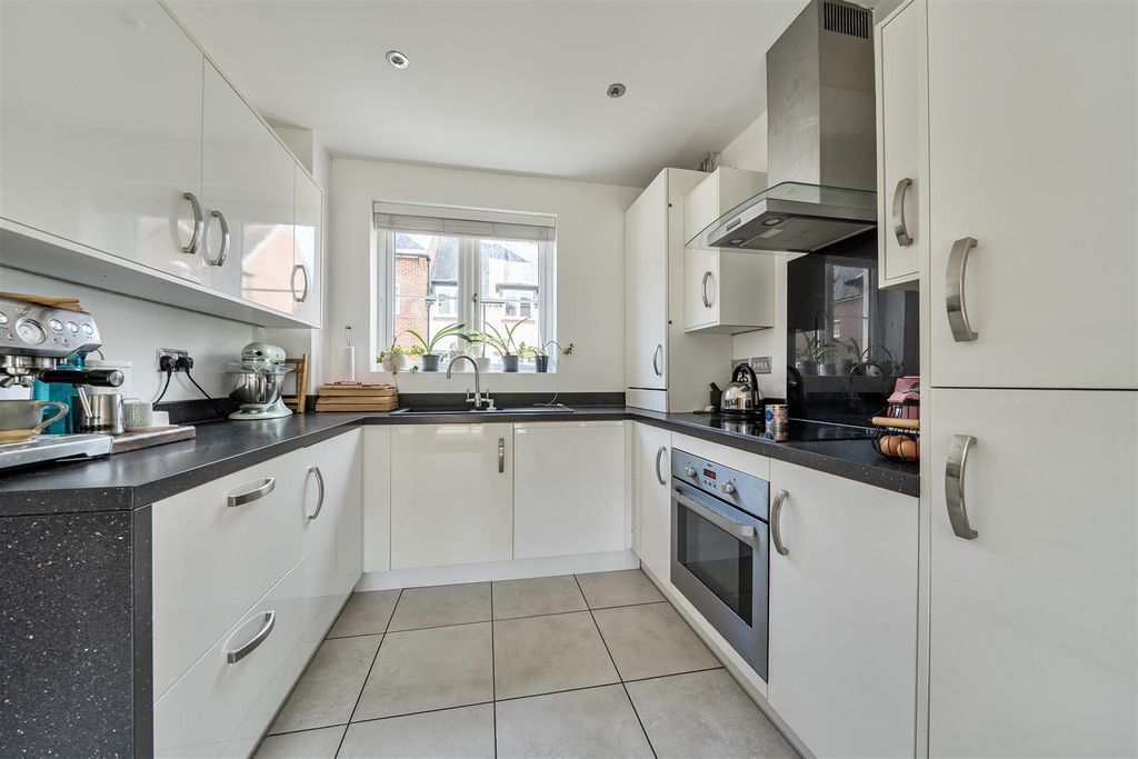 Property photo 3 of 23 Kitchen