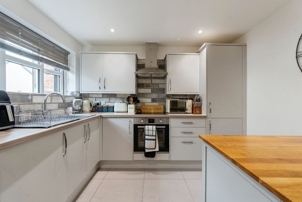 Property photo 2 of 18 Pbox-Img.Jpg
