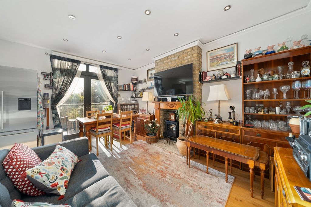 Property photo 2 of 6