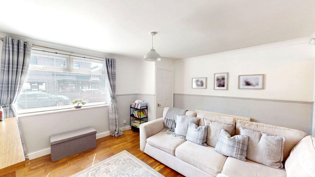 Property photo 2 of 15 Lounge