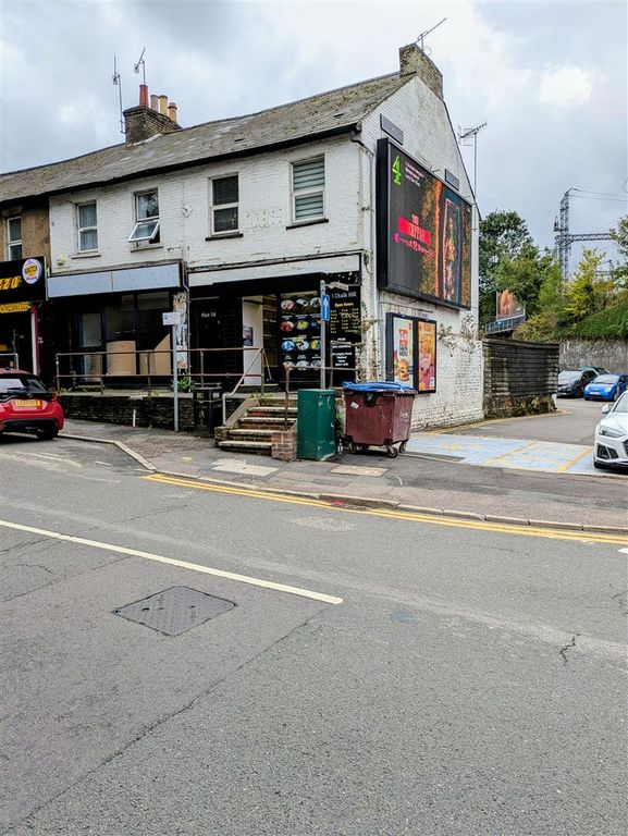 Property photo 2 of 9 1A Chalk Hill.Jpg