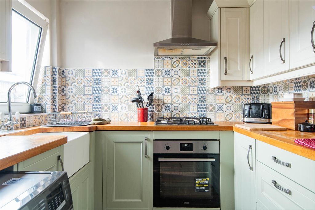 Property photo 3 of 17 Kitchen