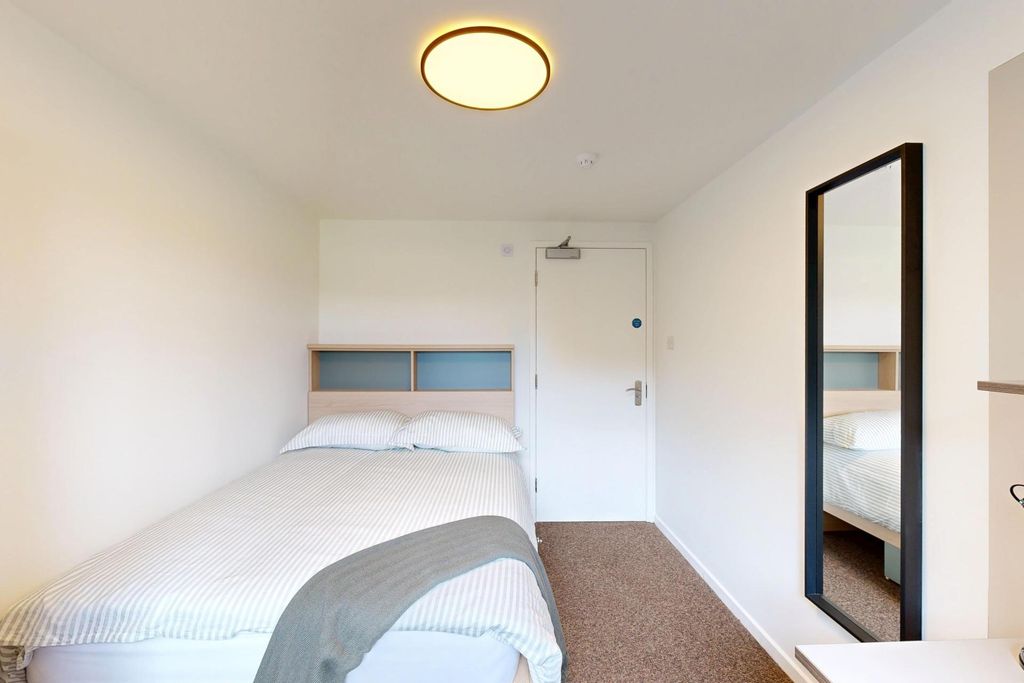 Property photo 3 of 17 Bright, Neatly Presented Bedroom With A Comfortabl...