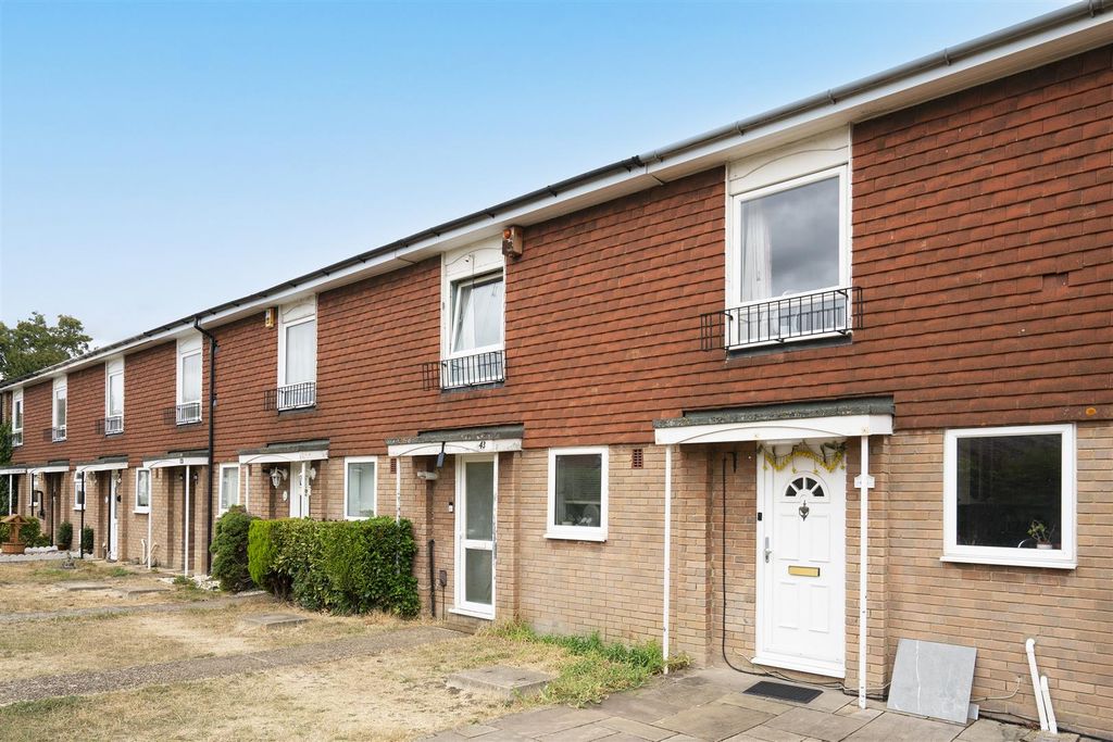 Property photo 1 of 13 Southwood Close, Kt4 External 3