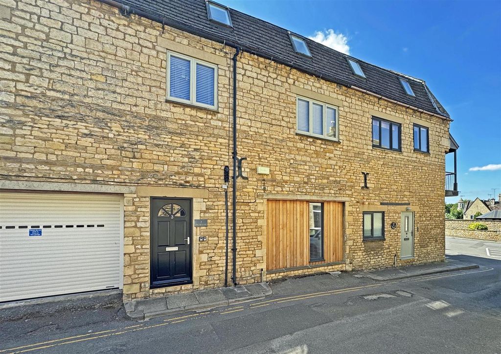 Property photo 1 of 12 Church Street, Stamford