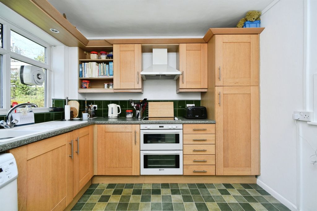 Property photo 2 of 21