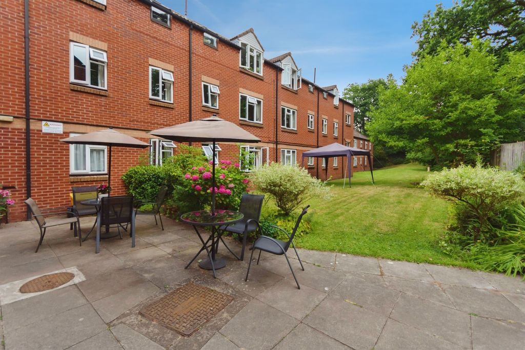 Property photo 2 of 17