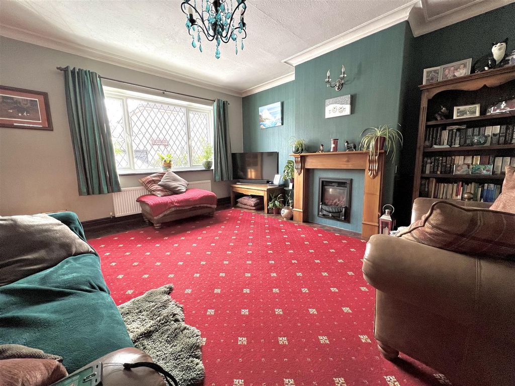 Property photo 2 of 19 Lounge