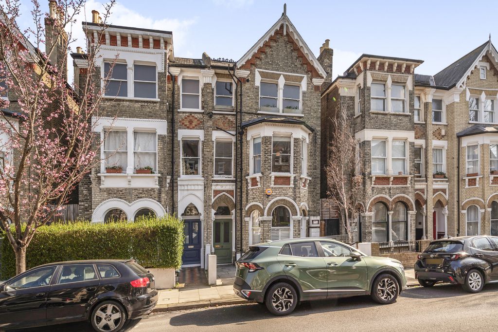 Property photo 1 of 8