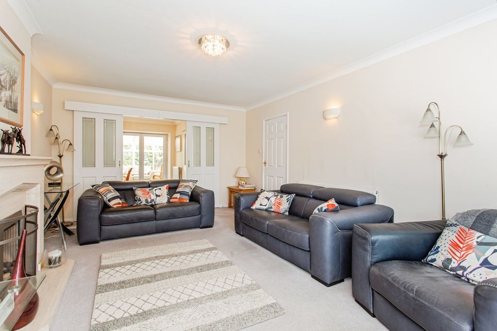 Property photo 2 of 17 Lounge