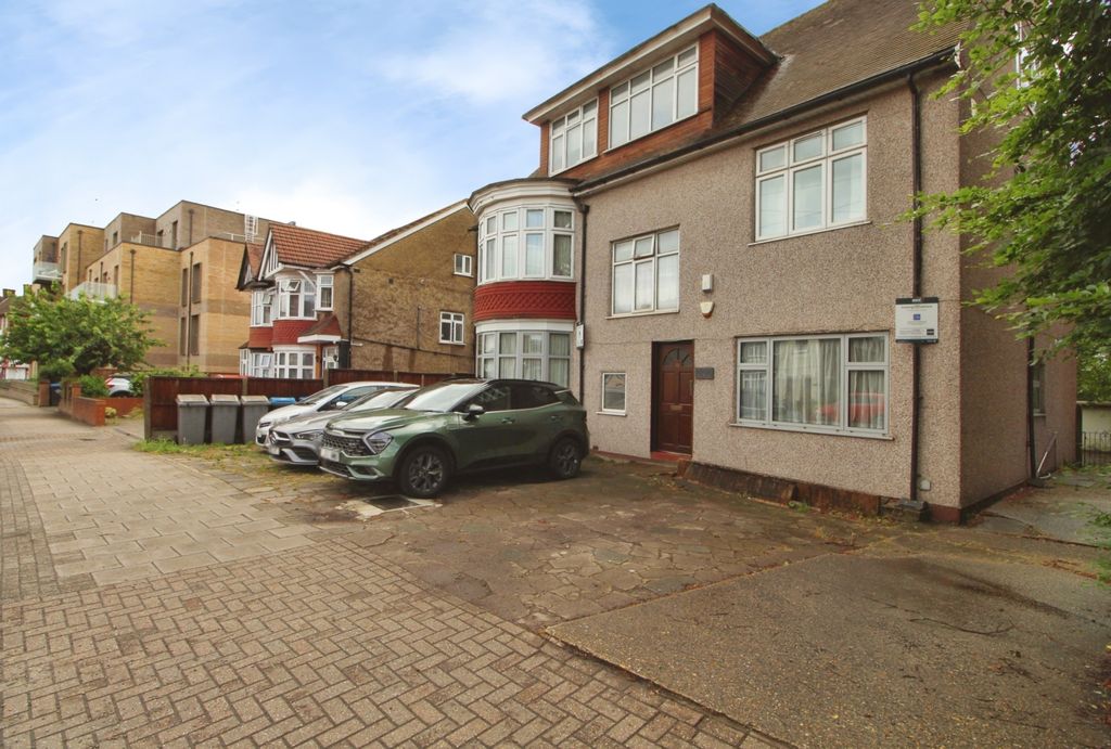Property photo 1 of 26 Three Double Bedroom Ground Floor Maisonette For Sale