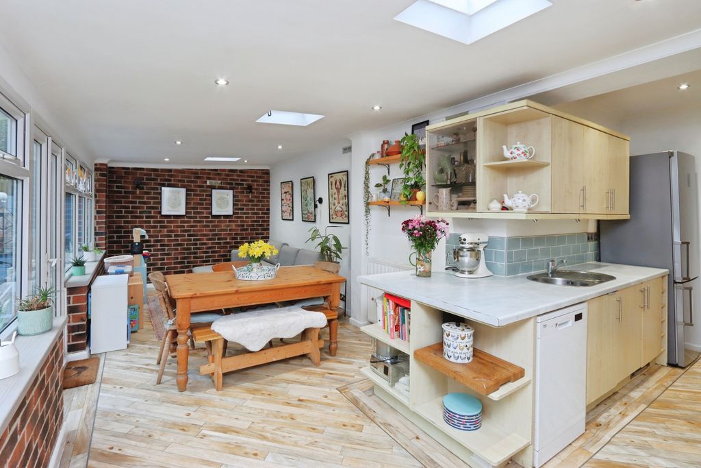 Property photo 3 of 14