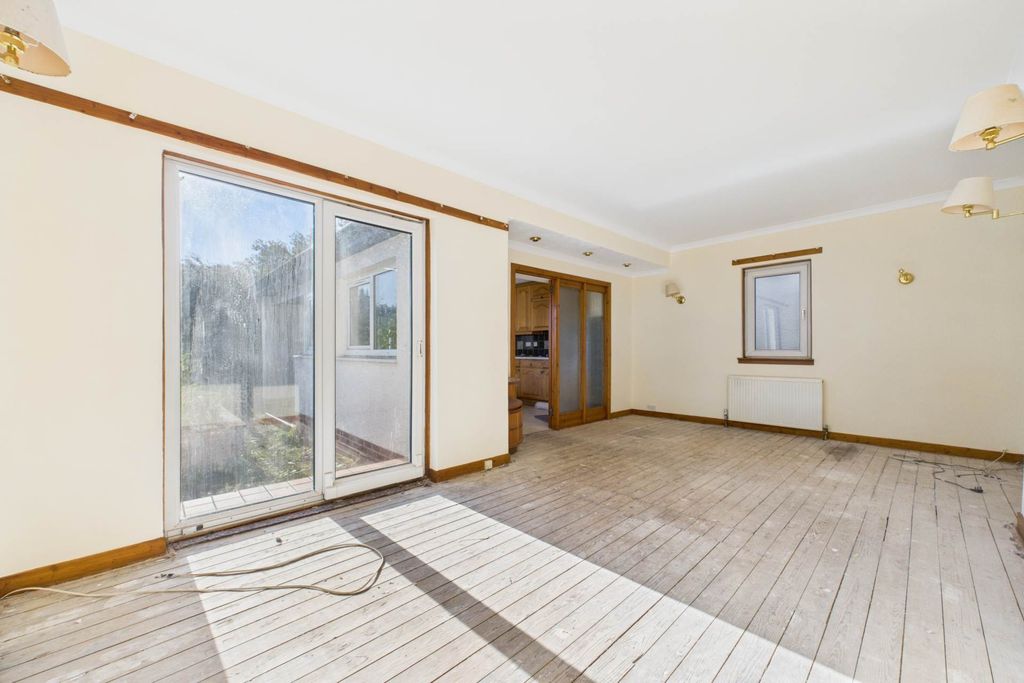 Property photo 3 of 27