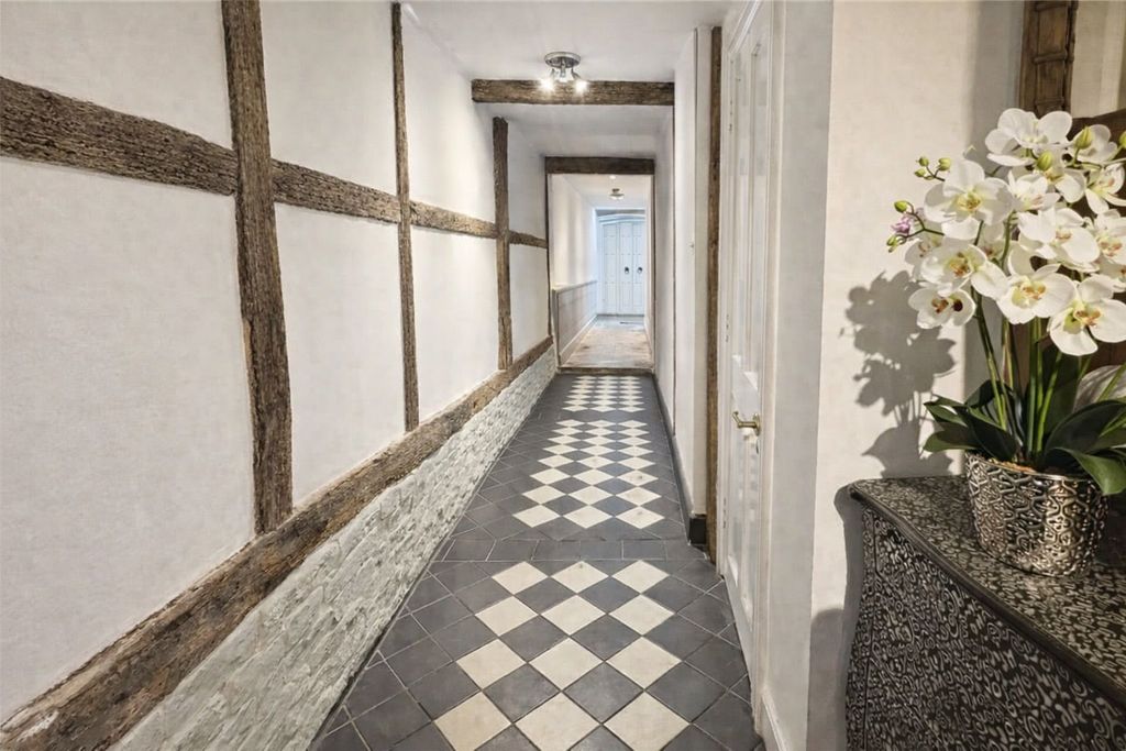 Property photo 2 of 9 Photo 1