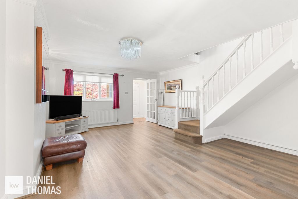 Property photo 2 of 28