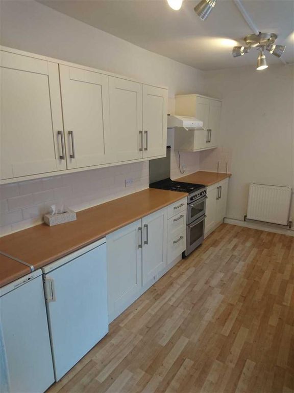 Property photo 2 of 4 Somerset Kitchen.Jpg