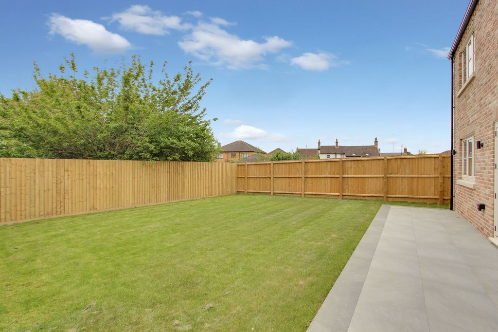 Property photo 3 of 33