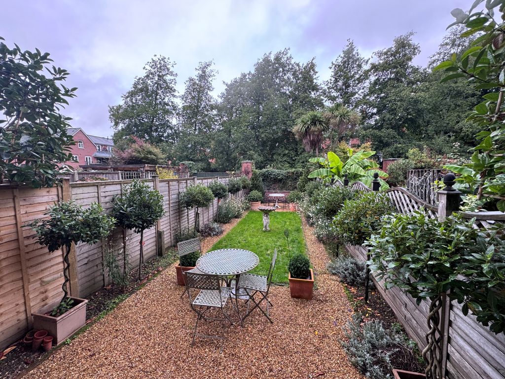 Property photo 2 of 17 Garden