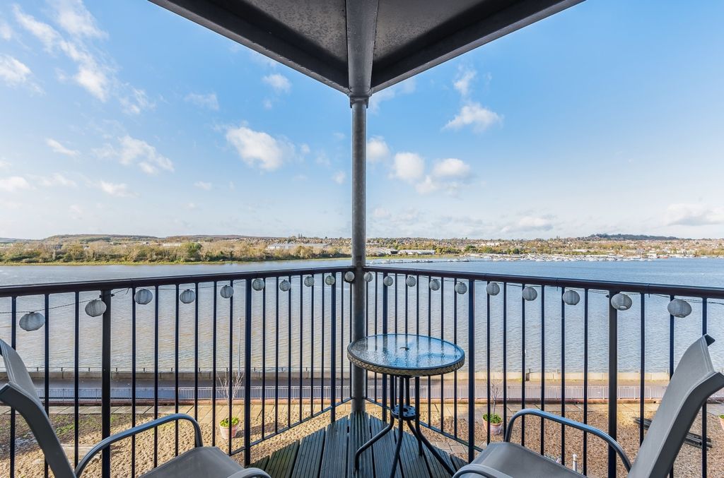 Property photo 1 of 9 Balcony