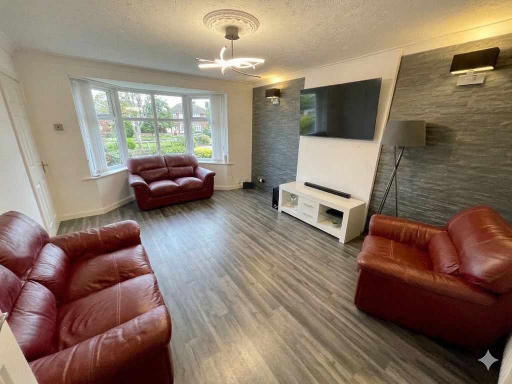 Property photo 2 of 12 5046131