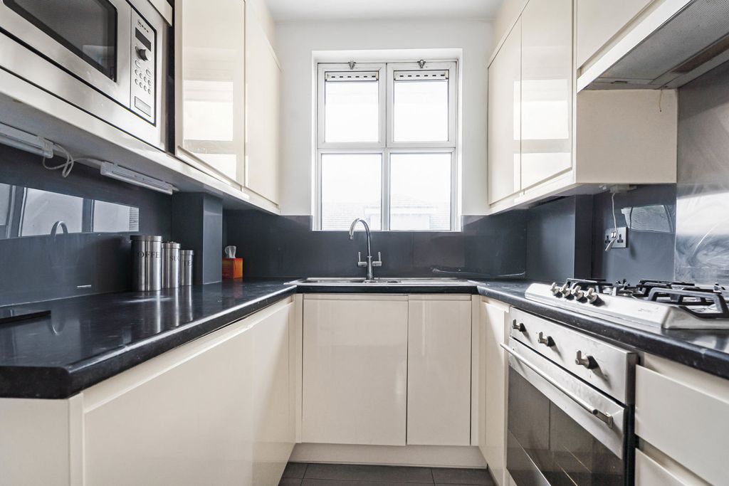 Property photo 3 of 19 Kitchen
