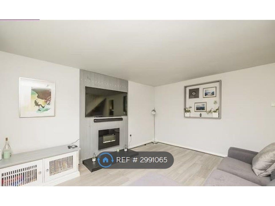 Property photo 3 of 12 Living Room
