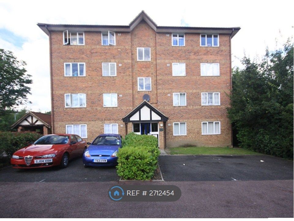 Property photo 1 of 7 Outside Showing Parking