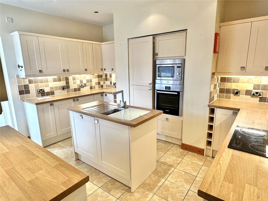 Property photo 2 of 29 Picture No. 08