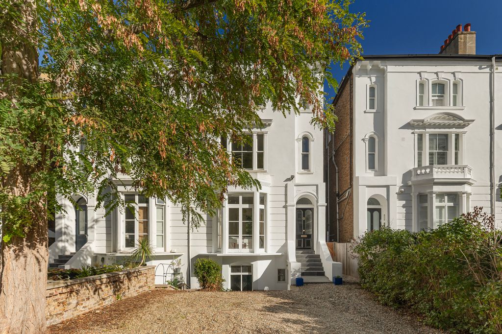 Property photo 2 of 10