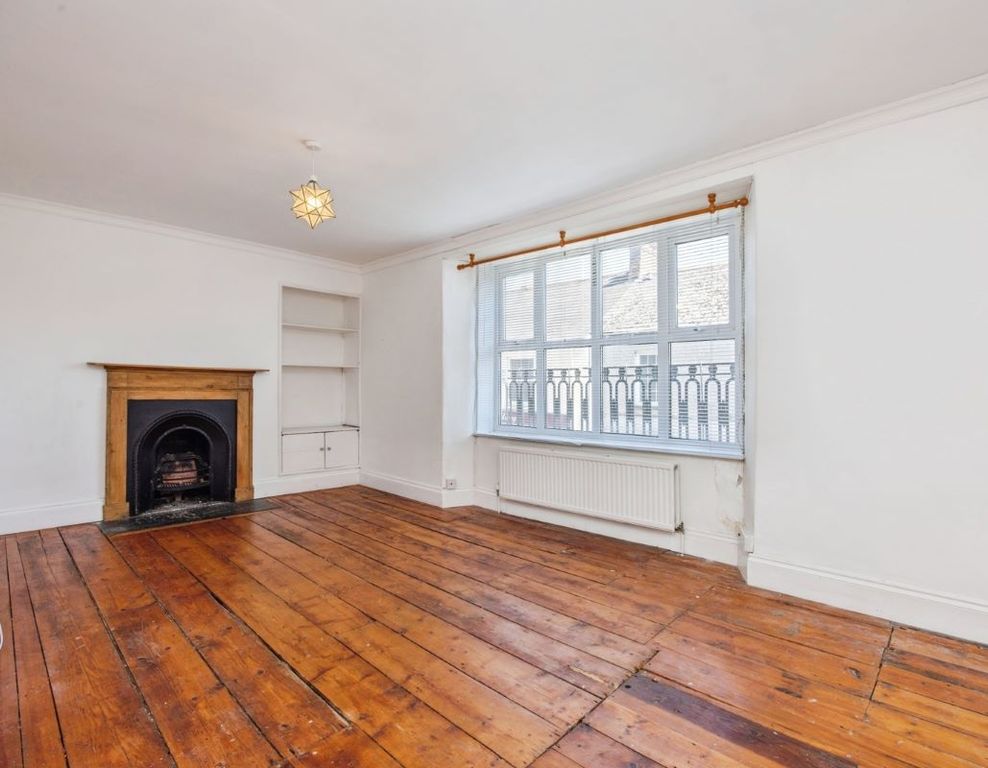 Property photo 2 of 6 Lounge