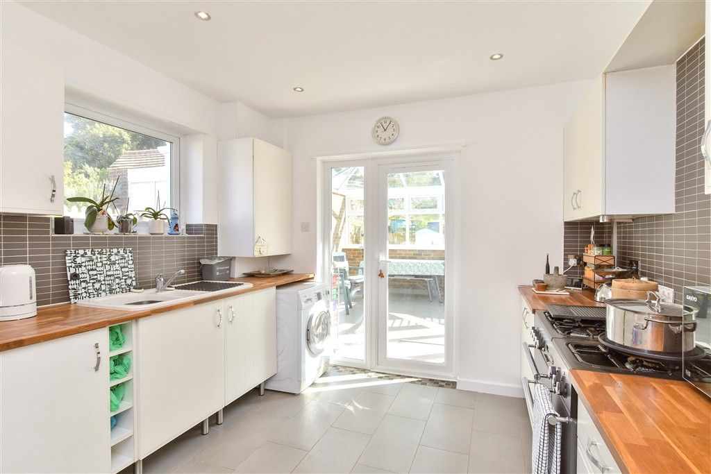 Property photo 1 of 11 Kitchen