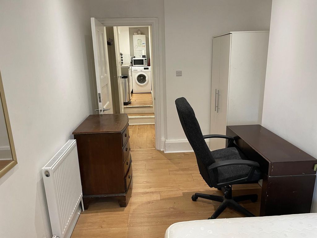 Property photo 3 of 4