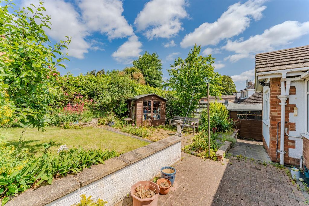 Property photo 2 of 27 Garden