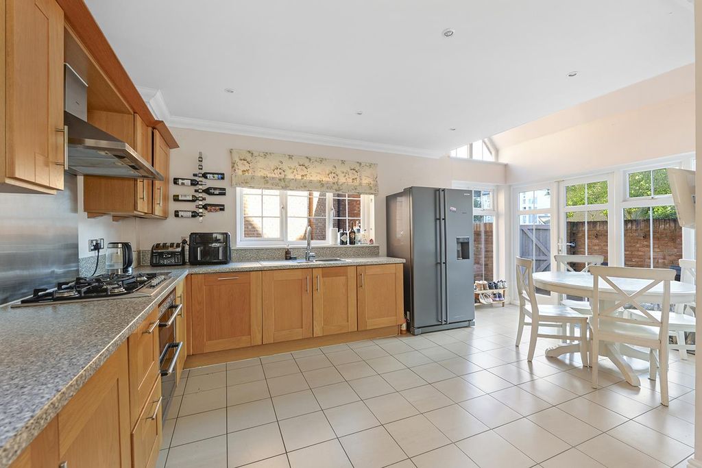 Property photo 2 of 19 7