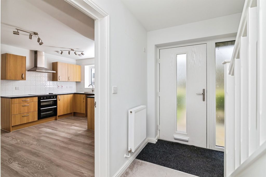 Property photo 2 of 20