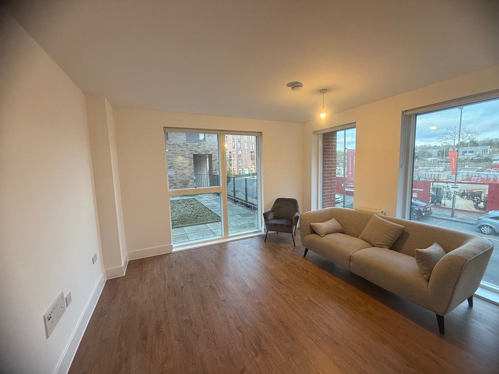 Property photo 3 of 11 Living Room